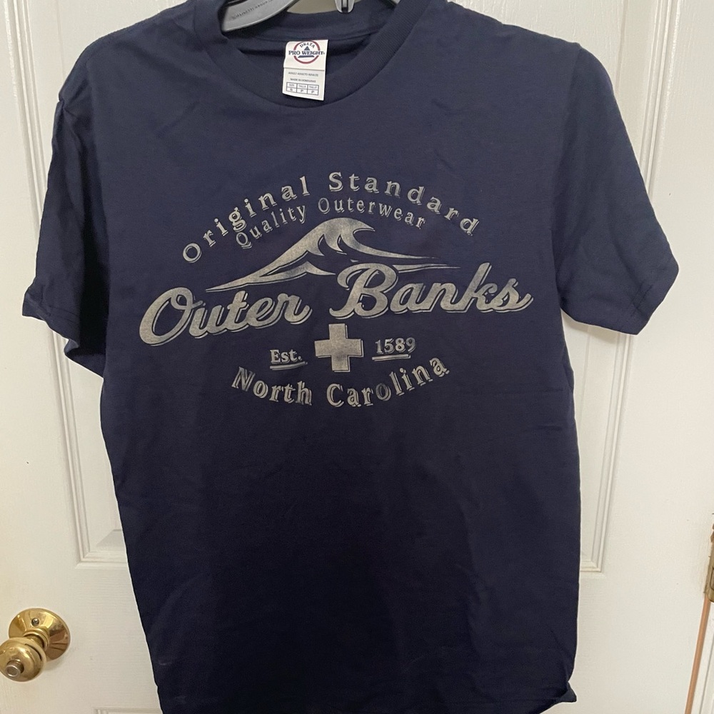 Outer banks t shirt never worn, blue size small